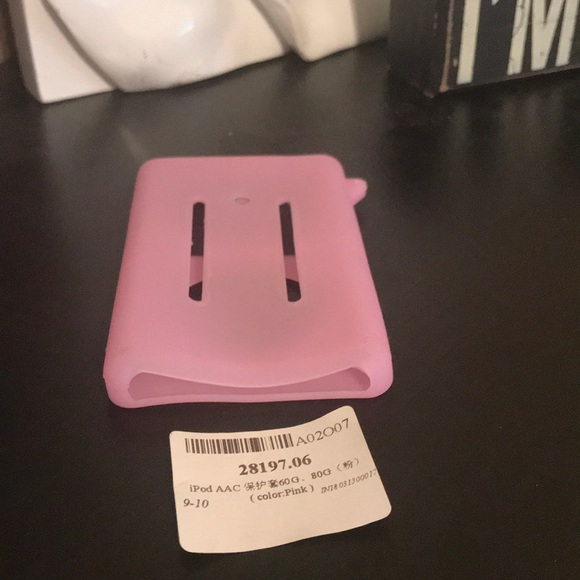 iPod silicone case🎀FREE WITH PURCHASE OF IPOD🎀 - Picture 2 of 3